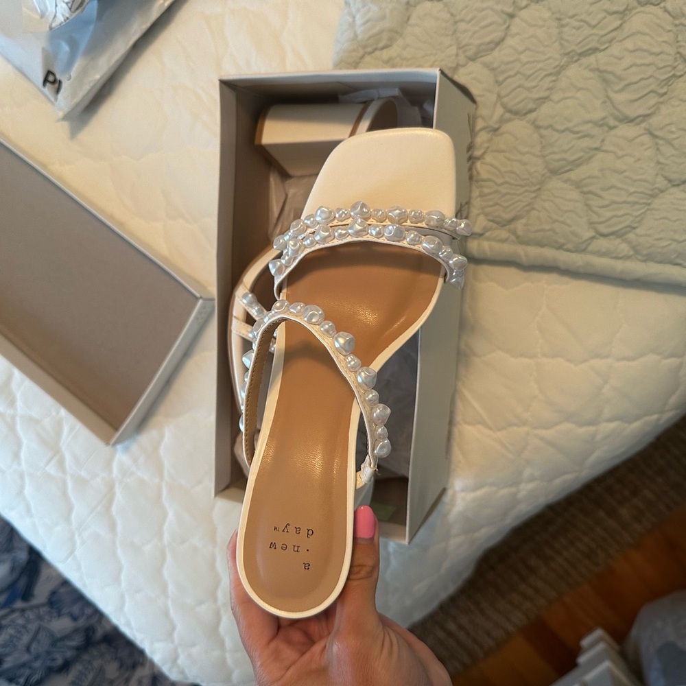 A new day heels sz 8